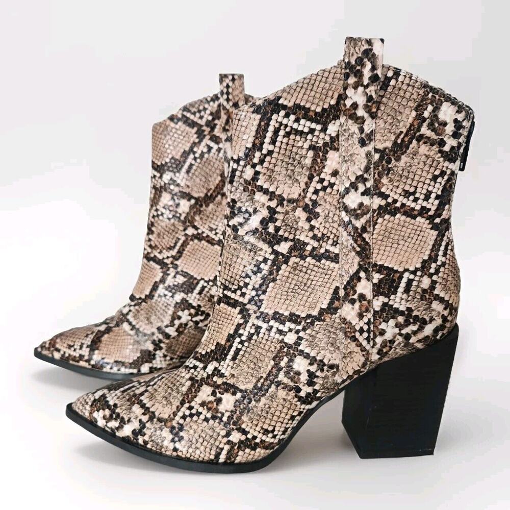 Wild Diva Pointy Toe Chunky Heels Ankle Boots Snake skin Size 8.5 Pre-owned